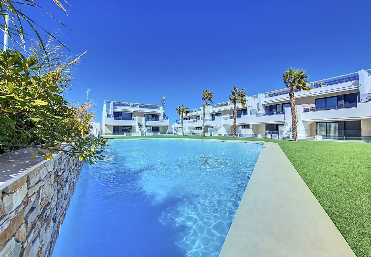 L'appartement en bord de piscine La Llana Beach est situé à Mar De Cristal.